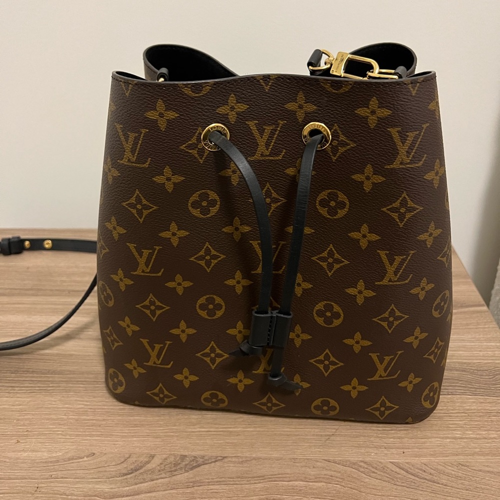 Louis Vuitton neone mm